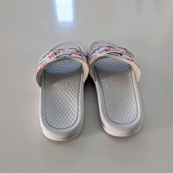 Women's Nike Benassi JDI Floral Black Red Slippers 618919-119 Size 7 Fall 2019 - Picture 6 of 7
